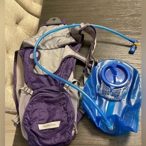 Aurora camelback used. 70oz